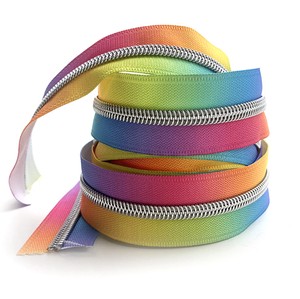 Popular Eco-Friendly 5# Rainbow Open-End Metal Zippers with Customized Color & Slider Long Chain Design