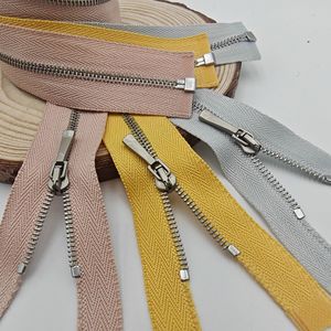 Open End Nylon Polyester for Auto Lock Zipper Various Types of Metal Zipper for Clothes Various Colors Available
