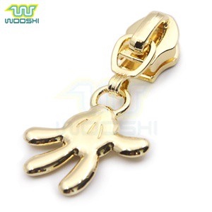 Customized Light Gold Plating Nylon Zipper Slider Metal Custom Puller for Bag and Handbag