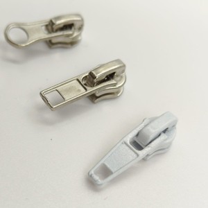 Square Electroplated In White Black And White Zipper Head 3# 5# 7# 8# 10# Nylon Zipper Slider