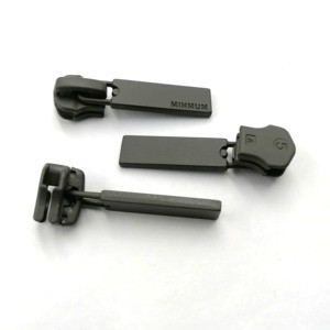 Wholesale Custom Logo Embossed 5# Metal Zipper Slider Zip Puller Zipper Head for Backpack Clothing