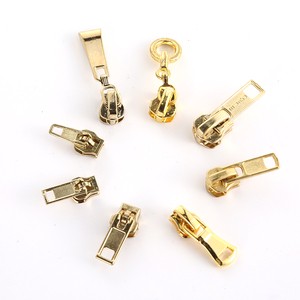 Dawei Custom Size Auto Lock Zipper Slider Bag with Custom Metal Zipper Pull Logo Zip Slider