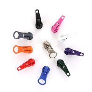 High Quality Custom Zip Slider Fashion Automatic Lock Zipper Puller 5# Nylon Zipper Custom Slide Rail Zipper Pull Made Plastic