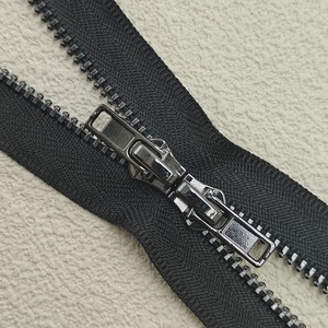 YKK Factory Wholesale Customized Two-Way Heavy Duty Plastic Resin Zipper Roll Double Slider Zipper Tape Garments