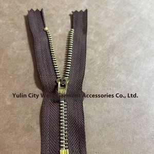 Custom No. 4 Metal Zipper by Manufacturer Gold Copper Tooth Upper Clothing Zipper with Open Bag Feature for Garments