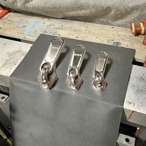 High QualitySBS5 # Nylon Zipper Slider Lockless Long Pieces Electroplating Silver Zipper Head Pull Factory Wholesale Accessories