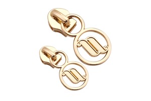 Custom Engraved Logo Metal Brand Zipper Pull Charms, Custom Made Bag Metal Zipper Slider Puller for Handbag Garment