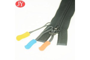 Custom Brand New Auto-Lock Rubber Zipper Puller Slider for Garments Bags Luggage Jeans Handbags with Engraved Zipper Puller