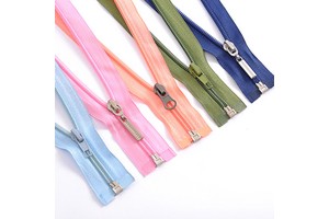 Wholesale Custom Color Nylon Auto Lock Open-End Zipper 3# 5# Garment Accessories for Clothing Bags & Shoes