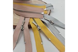 Open End Nylon Polyester for Auto Lock Zipper Various Types of Metal Zipper for Clothes Various Colors Available