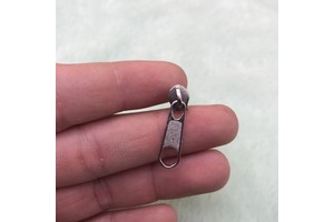 Nylon Slider 3# N/L Slider With Puller Factory Outlet Zipper Product Durable Metal Material