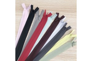 Wholesale In-stock Sales Cierres Cremallera Auto Lock Slider Zippers 3# Nylon Zipper Sewing Closed End Zippers for Clothes