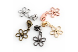 Nolvo World 48*25mm New Slider Zipper Pull Hardware Accessories Custom Purse Metal Flower Zipper Puller for Bags