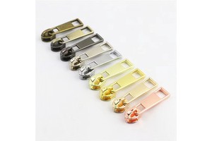 Customized Bag Accessories Parts Zipper Puller Charm OEM Metal Zipper Puller Custom Logo Zipper Slider and Puller for Handbags