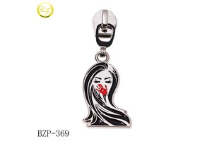 Custom Women's Metal Enameled Zipper Slider for Handbags and Backpacks Attractive Shawl Brand Logo Accessory Tags