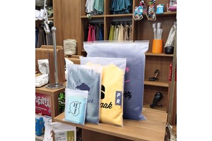 Wholesale Reusable Frosted Zip Lock Poly Bag with Slider Custom Size Ziplock Closure for Clothing