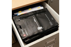 Custom Matte Ziplock Eva Bags for Clothes Packaging Zippers Bags for Garments Slider Frosted Zipper Plastic Bag for Hoodies