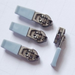 #3 Nylon Reverse Auto Lock Slider Nickel-Free Puller Zipper Slider Customized Rubber Slider