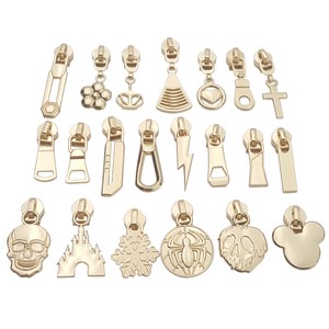 Amber Custom Logo Nickel-Free Metal Zipper Pull Design Alloy #5 Nylon Slider for Garment Bags & Luggage