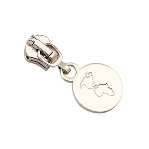 Custom Engraved Logo Metal Brand Zipper Pull Charms, Custom Made Bag Metal Zipper Slider Puller for Handbag Garment