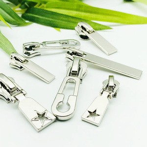 Customized A-Star Metal Auto-Lock Zipper Head in Various Colors for Garments Clothing Zipper Sliders Are Fancy Bag Zipper Puller