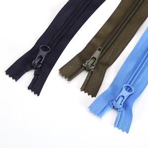 Factory Wholesale 5# 7# Zipper Teeth Run Smoothly Close-end Nylon Zipper for Garment Bag