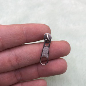 Nylon Slider 3# N/L Slider With Puller Factory Outlet Zipper Product Durable Metal Material