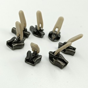 Wholesale Metal Zipper Sliders with Plastic Rubber Puller Tab Sizes 3# Customizable for Clothing Luggage for Repair