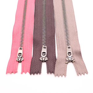 KY Factory Quality Brass Teeth Yg Slider Zippers 5# Close-end Zippers Metal Zipper for Jeans
