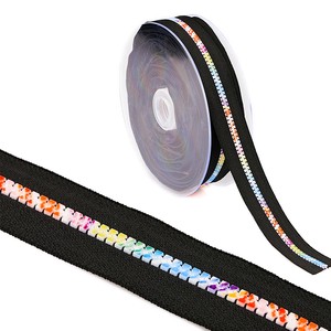 Wholesale Zip Black Tape 3# 5# 8# 10# Colorful Resin Teeth by the Yard Plastic Rubber Plastic Resin Zipper Roll for Down Jackets
