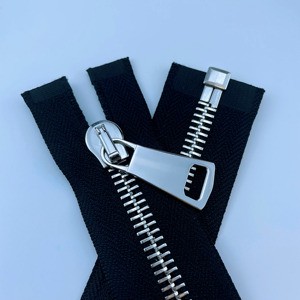 NO.8 Riri Teeth Zipper PVC Brass Metal Custom Garment Accessories 3M Silver Thread Silver Open End Zipper Bag Pulls Slider