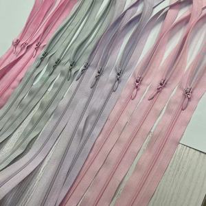 3# Eco-friendly Plastic Nylon Open End Zipper for Clothing Custom Auto Lock Slider Factory Direct Wholesale