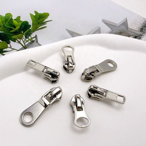 Wholesale Custom Auto-lock Nylon Zipper Slider Puller Head 3#5#Zipper Pull Zinc Alloy Star Brand Logo Plating for Garment Bag