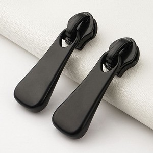 Custom Engraved Logo Metal Zipper Slider Puller Non Lock Matt Black Zipper Pull 5# Zipper Puller for Bag Clothes Backpack