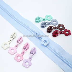 Bag 3# and Clothing5# Cute Pet Clothing with Small Flowers and Nylon Zipper Pulls