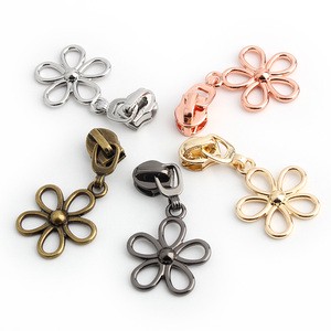 Nolvo World 48*25mm New Slider Zipper Pull Hardware Accessories Custom Purse Metal Flower Zipper Puller for Bags