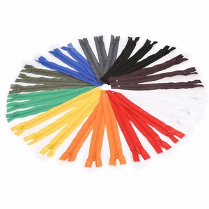 DAWEI Manufacturer Nylon Zipper Auto Lock Slider #3 20cm Custom Length Color Coil Reversible Nylon Zipper for Wallet