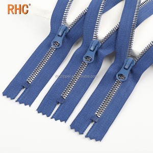 Wholesale No.5 Close-End Metal Resin Zipper with Imitate Silver Teeth Plastic Zipper for Various Products
