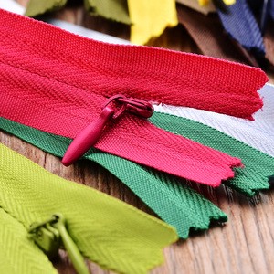Dawei Zipper Factory 3# Invisible Nylon Woven Tape Close-end Teardrop Slider Zipper With Design Zipper and Coil for Dress