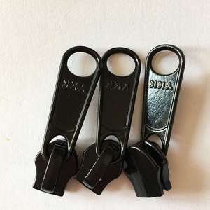 For Ykk No. 5 Pull Head Black Luggage Slider Rectangle Nylon Slider with Metal and Plastic Material
