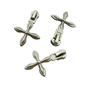 Fashion Designer Cross Auto Lock Zipper Head 5 Custom Logo Metal Zipper Slider and Puller