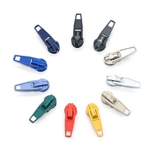 Manufacturer Supply Zinc Alloy Zipper Pull Auto Lock Head Zipper Slider and Puller 3# 5#