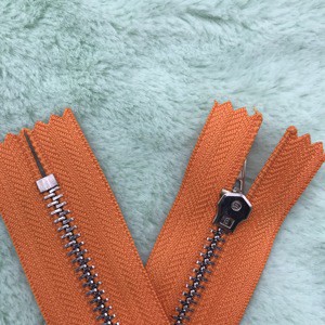 Direct Factory Sale 5# White Gold Metal CLOSED-END ZIPPER Smooth and Lag-Free Product Category Zippers