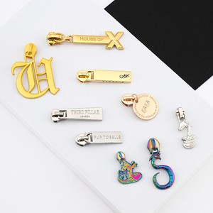 Custom Logo Shape Luxury Handbag Zipper Pulls Zinc Alloy Brand Logo Bag Zipper Pull Custom