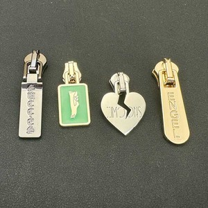 Consen Wholesale Custom Logo Brand Engraved Raise Gold Silver Hoodie Metal Zipper Puller For Clothing Handbags
