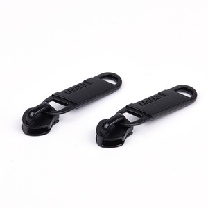 Dawei Brand Metal Slider Zipper Two Slider and Puller the Head Design logo Metal Zipper Slider Clothing Bag Packing