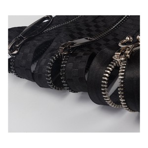 Perfect Design Creative Pattern Auto Lock Custom Puller Head Metal Zipper Slider