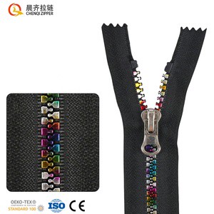 CHENQI Fashion Style Custom 5# 8# Coating Rainbow square Shape Pom Zips Teeth Plastic Resin Zipper for Jacket