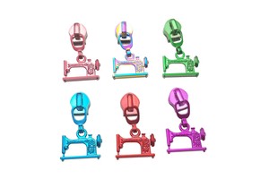 Custom Engraved Logo Metal Brand Zipper Pull Charms Colorful Bag Metal Zipper Slider Puller for Handbag Garment