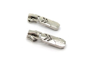 Supplier Wholesale Customization 5 # Waterproof Metal Silver Zipper Pulls for Bags and Garments